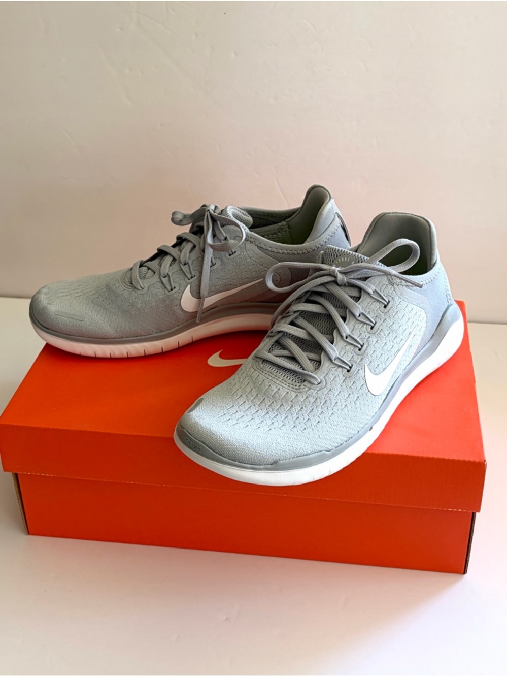 NEW IN BOX Nike Women’s Free RN Light Gray Running Sneakers / Shoe Size 8.5